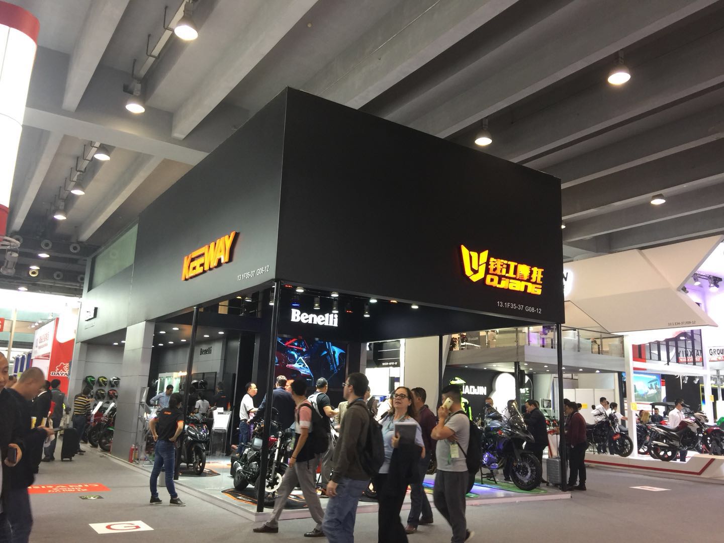 黑色復古特裝展臺設計，2021北京國際摩托車展覽會指定展臺搭建商！